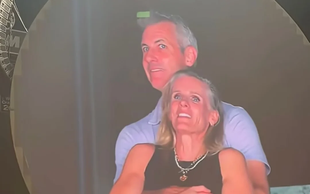 “Having an Affair or Just Shy?” Kiss Cam Moment at Coldplay Gig Sparks Viral Reaction and Investigation